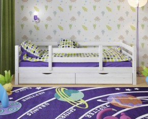 Детская кровать из массива березы Соня-5 (Белый/Лак) в Североуральске - severouralsk.ok-mebel.com | фото 1